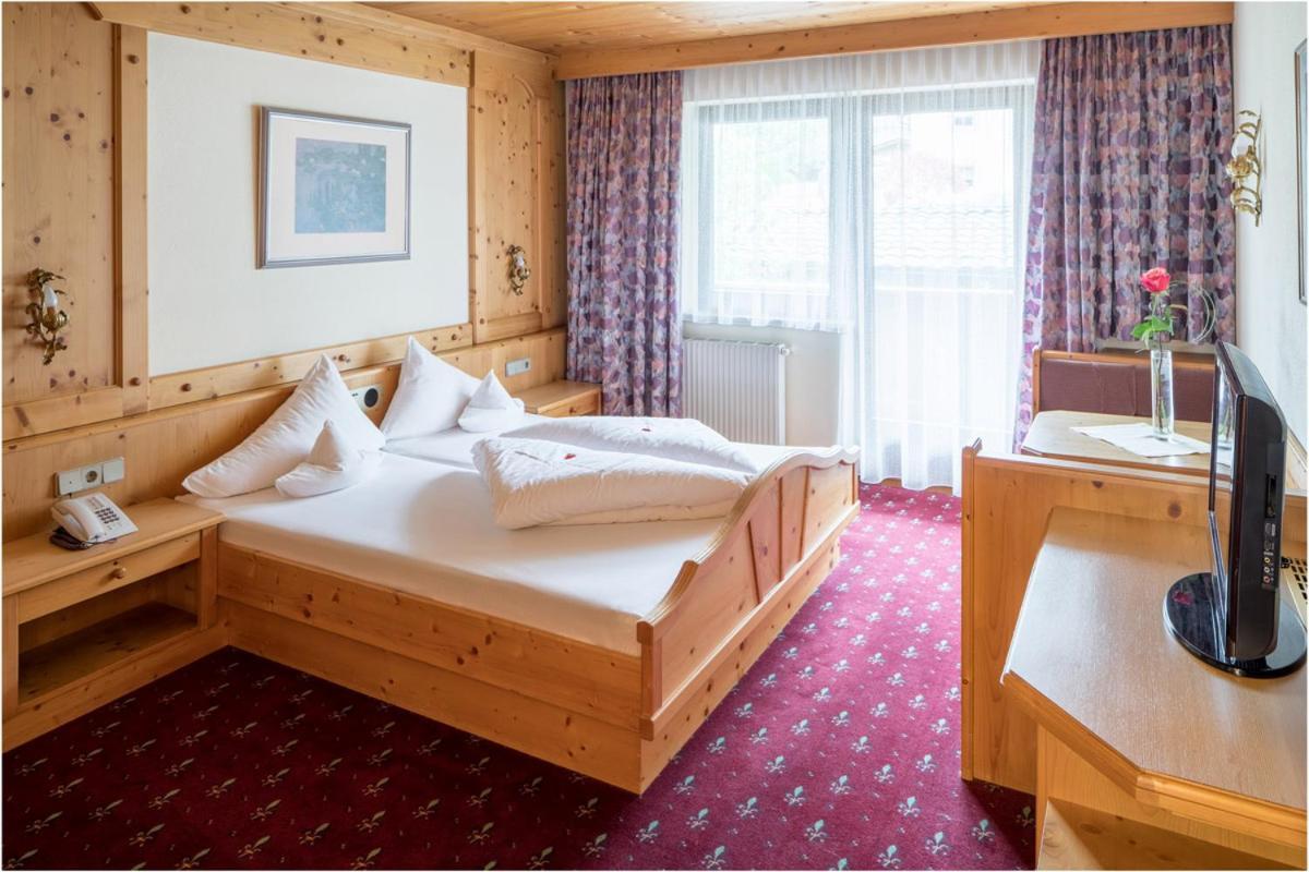 Hotel Burgstall Neustift im Stubaital Room photo