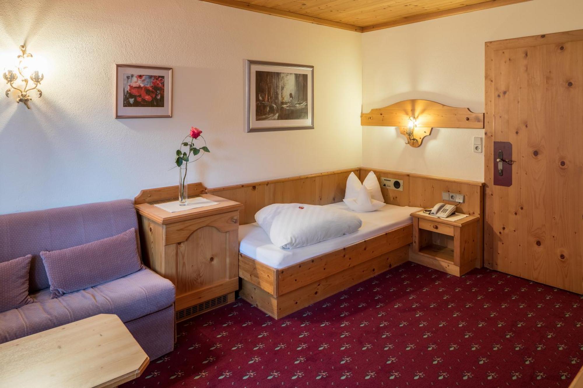 Hotel Burgstall Neustift im Stubaital Room photo